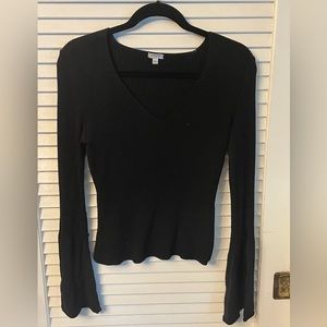WOW Culture Black V-Neck sweater
